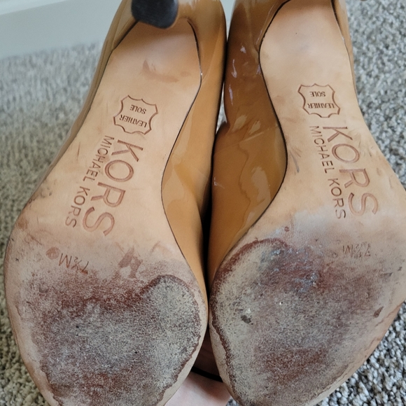 Kors by Michael kors sz 7.5 light brown heels - Picture 8 of 9